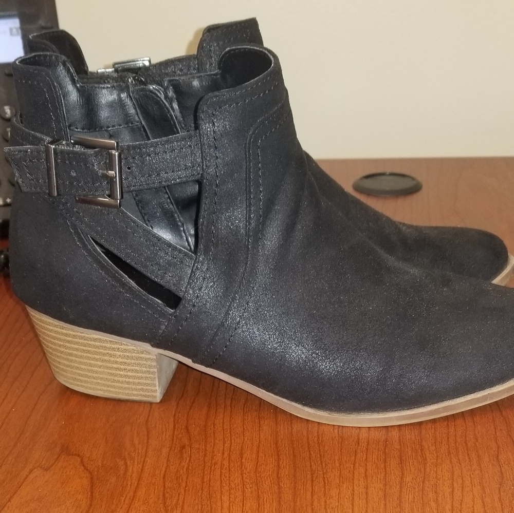 GUC Fergalicious Women's Banger Cut out Black Booties - Picture 4 of 8